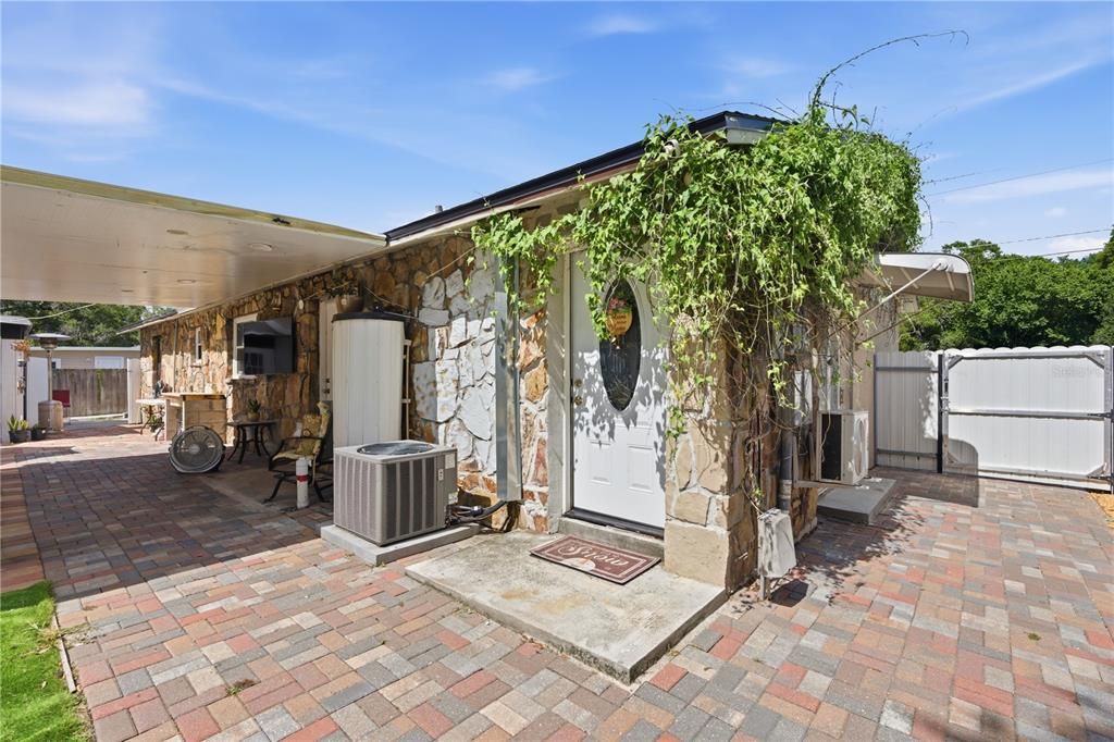 For Sale: $599,000 (6 beds, 3 baths, 1955 Square Feet)