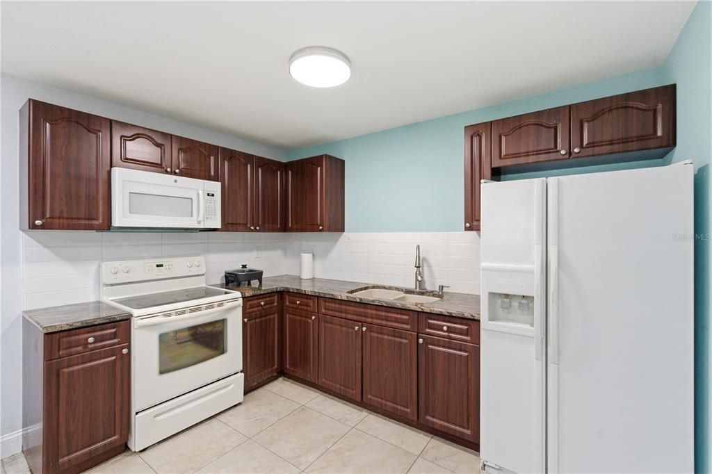 For Sale: $599,000 (6 beds, 3 baths, 1955 Square Feet)
