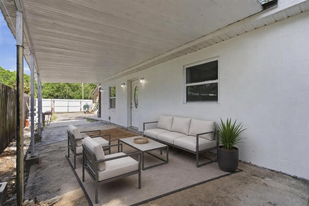 For Sale: $599,000 (6 beds, 3 baths, 1955 Square Feet)