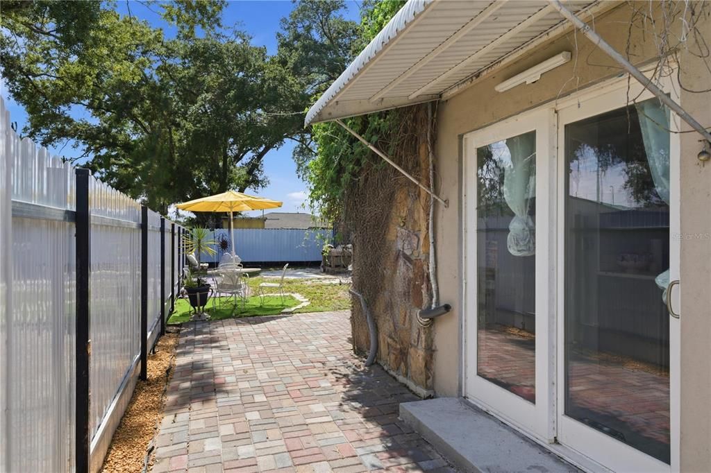 For Sale: $599,000 (6 beds, 3 baths, 1955 Square Feet)