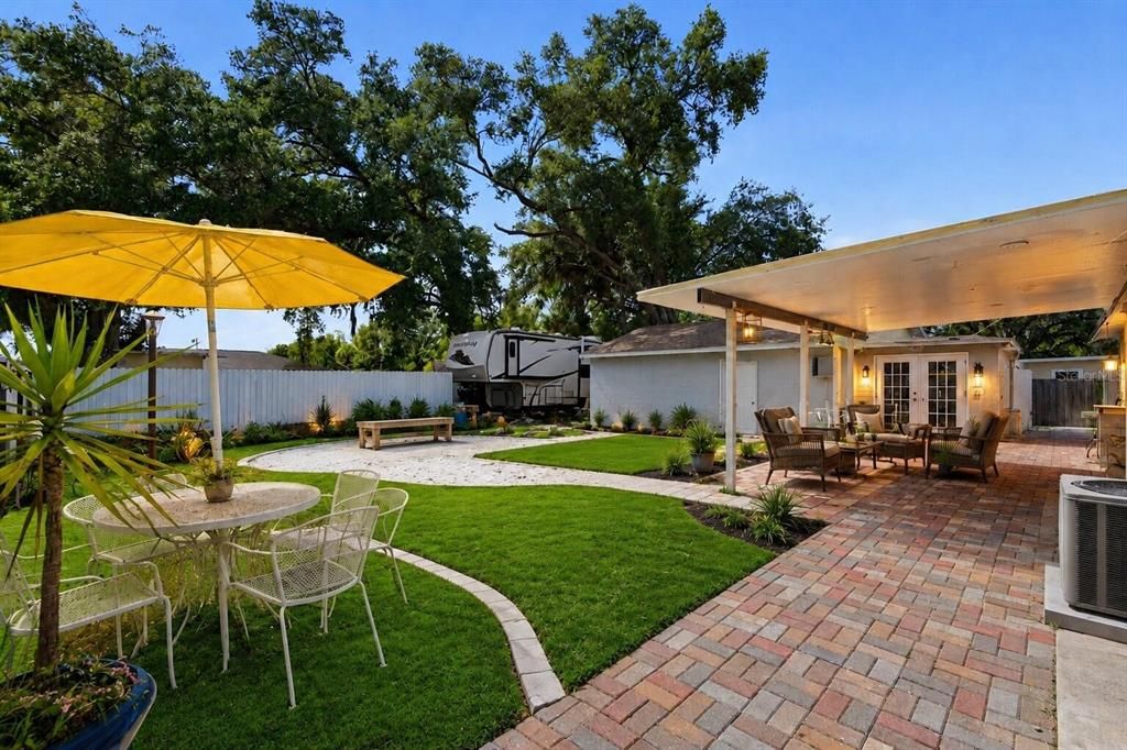 For Sale: $599,000 (6 beds, 3 baths, 1955 Square Feet)