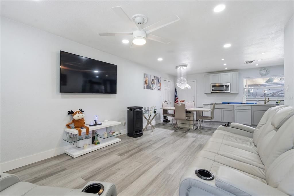 For Sale: $599,000 (6 beds, 3 baths, 1955 Square Feet)