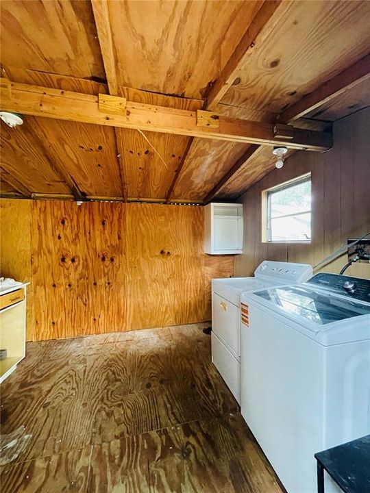 For Sale: $199,999 (2 beds, 1 baths, 816 Square Feet)