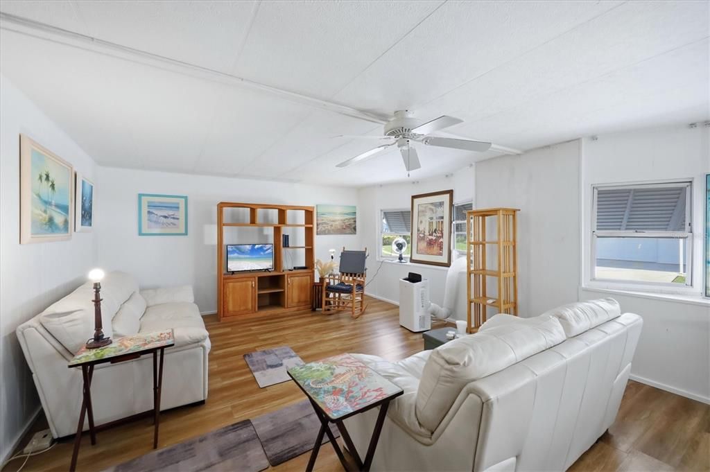 En Venta: $147,000 (2 camas, 2 baños, 1376 Pies cuadrados)