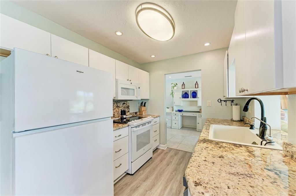 For Sale: $449,900 (2 beds, 2 baths, 1585 Square Feet)
