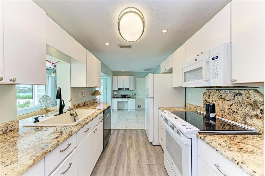 For Sale: $449,900 (2 beds, 2 baths, 1585 Square Feet)