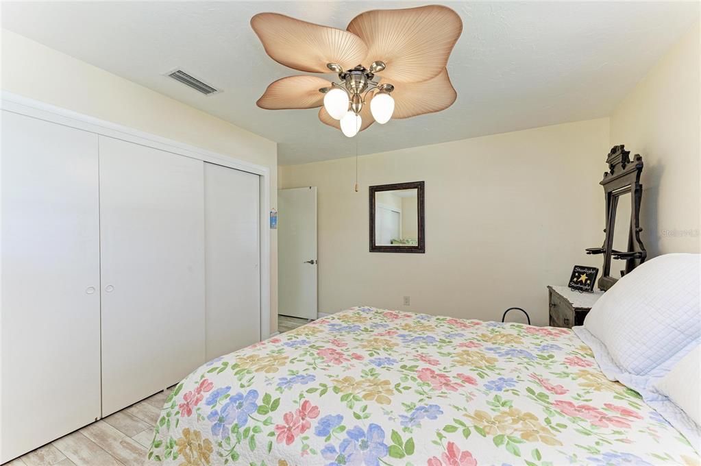 For Sale: $449,900 (2 beds, 2 baths, 1585 Square Feet)