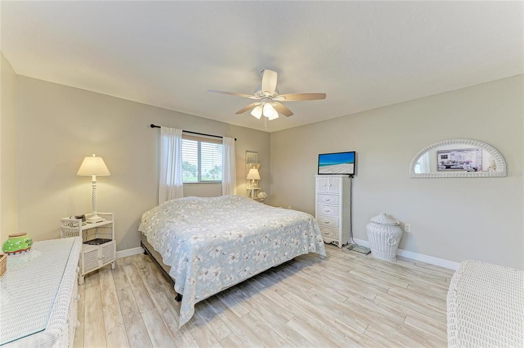 For Sale: $449,900 (2 beds, 2 baths, 1585 Square Feet)