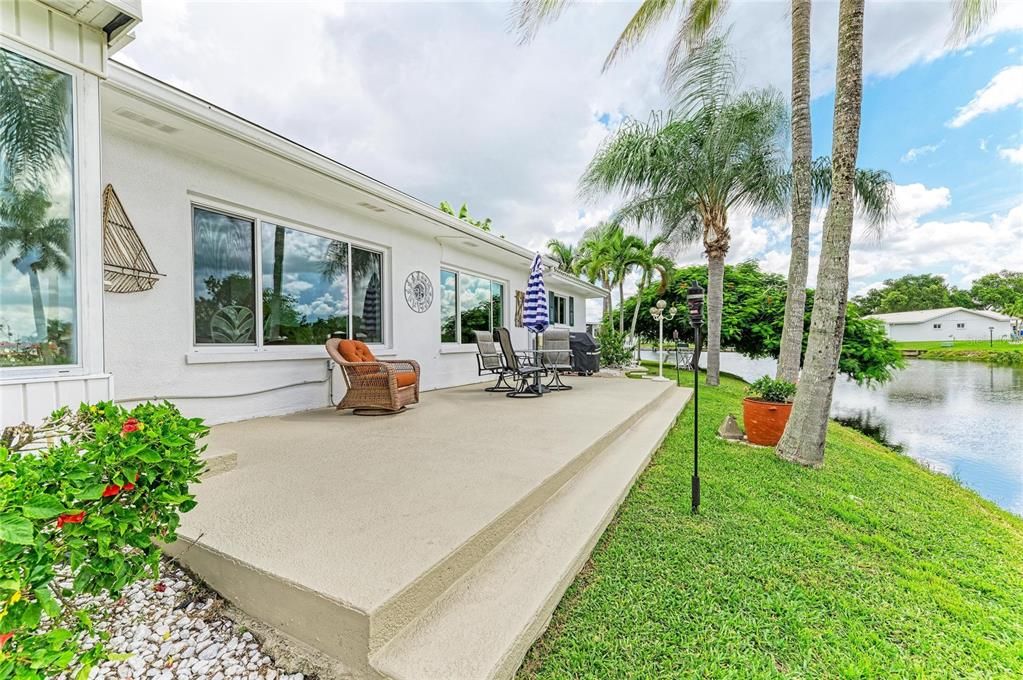 For Sale: $449,900 (2 beds, 2 baths, 1585 Square Feet)