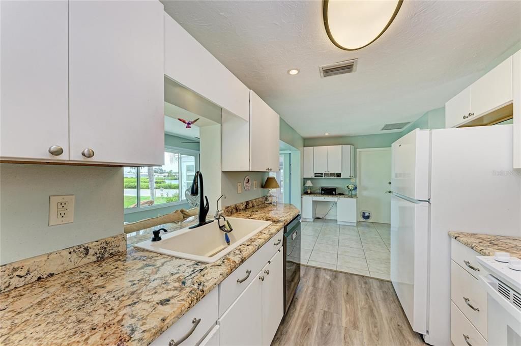 For Sale: $449,900 (2 beds, 2 baths, 1585 Square Feet)