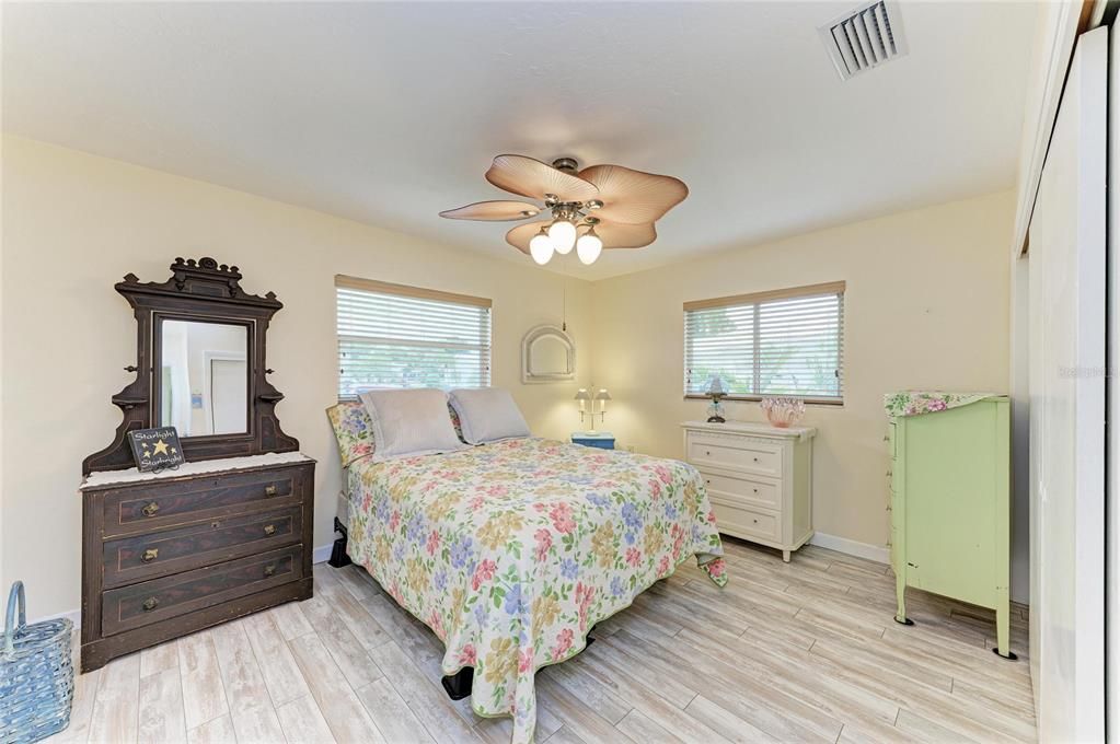 For Sale: $449,900 (2 beds, 2 baths, 1585 Square Feet)