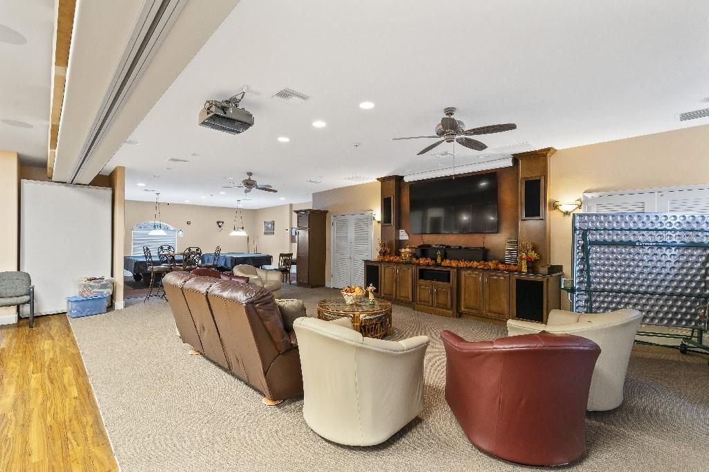 待售: $230,000 (2 贝兹, 2 浴室, 1140 平方英尺)