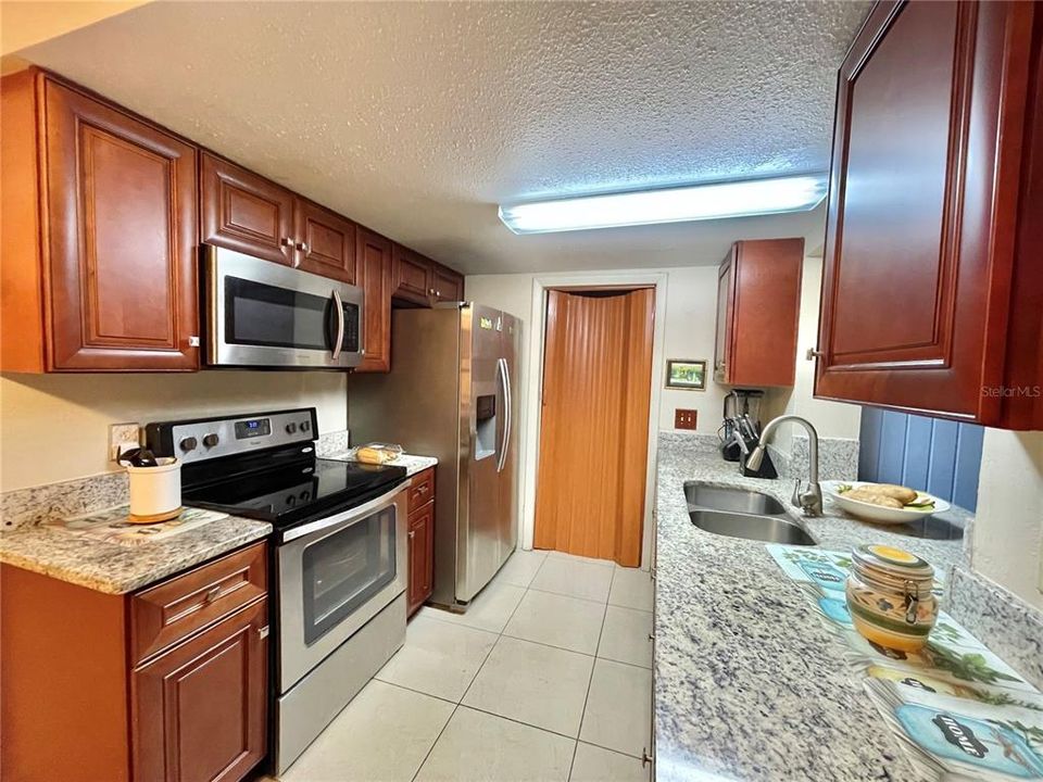 На продажу: $299,000 (3 спален, 2 ванн, 1616 Квадратных фут)