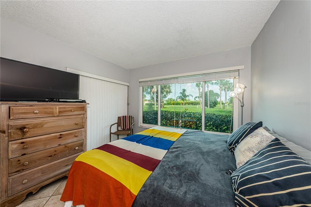 For Sale: $299,000 (2 beds, 2 baths, 890 Square Feet)