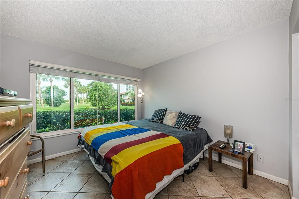 For Sale: $299,000 (2 beds, 2 baths, 890 Square Feet)