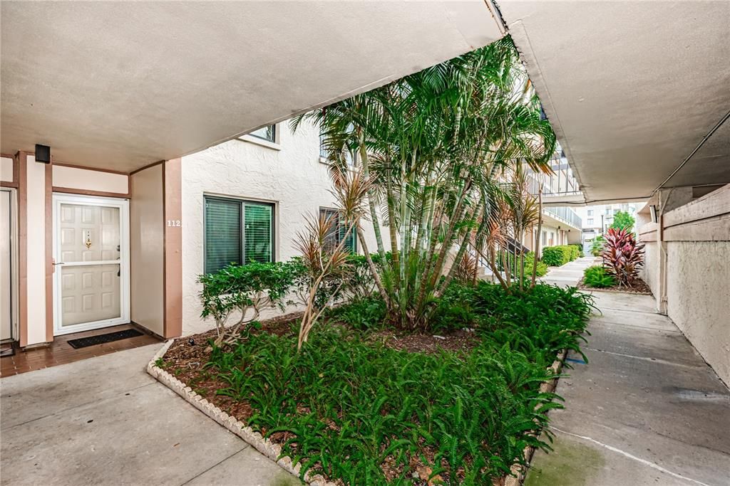 For Sale: $299,000 (2 beds, 2 baths, 890 Square Feet)