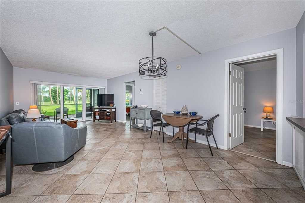 For Sale: $299,000 (2 beds, 2 baths, 890 Square Feet)