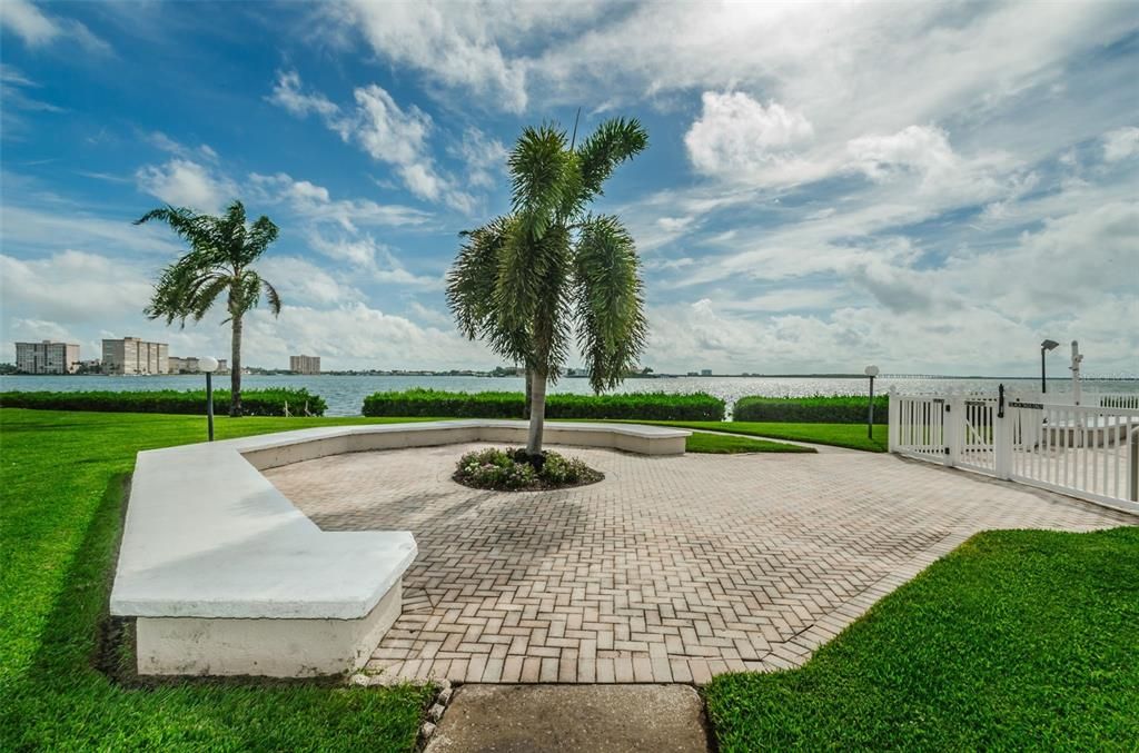 For Sale: $299,000 (2 beds, 2 baths, 890 Square Feet)