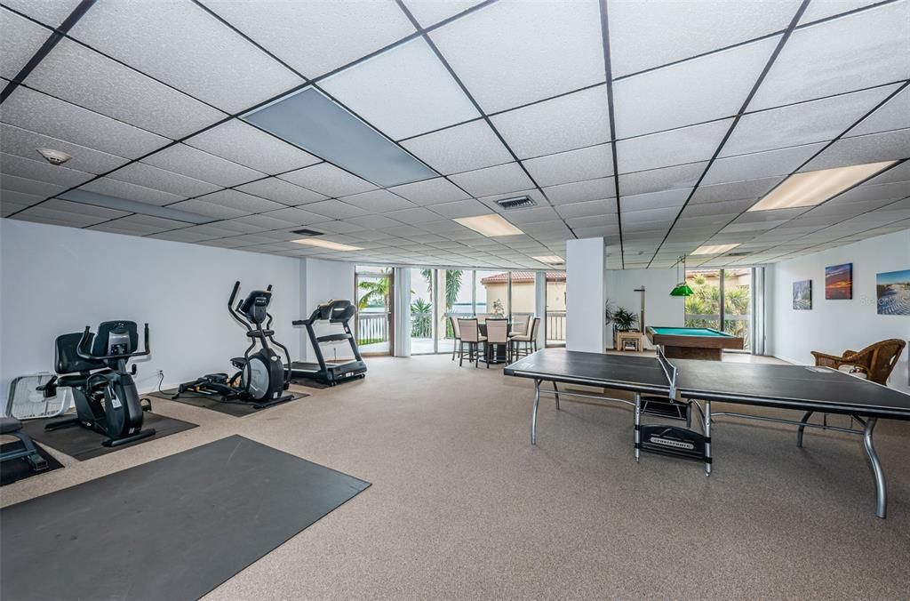 For Sale: $299,000 (2 beds, 2 baths, 890 Square Feet)