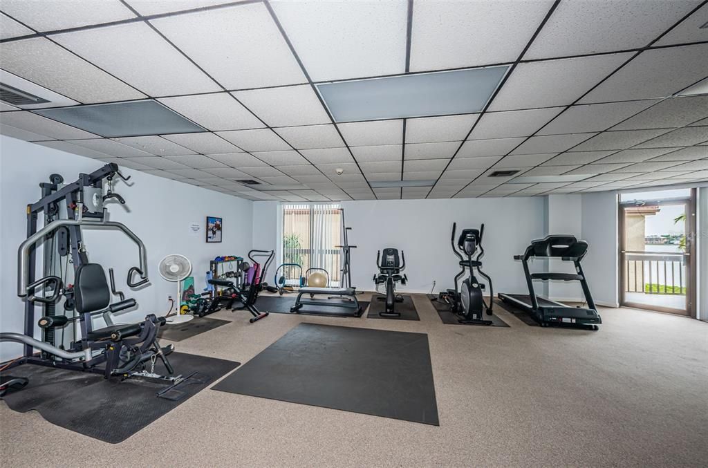 For Sale: $299,000 (2 beds, 2 baths, 890 Square Feet)