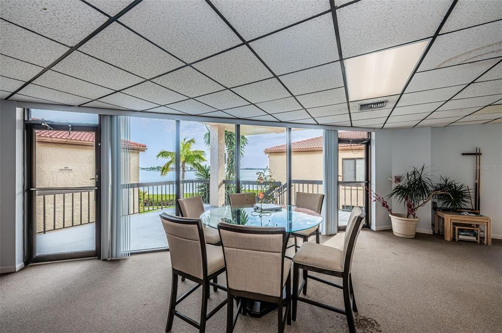 For Sale: $299,000 (2 beds, 2 baths, 890 Square Feet)