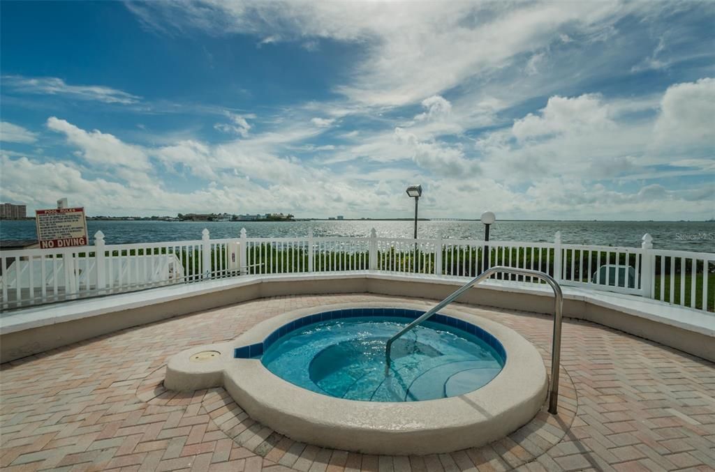 For Sale: $299,000 (2 beds, 2 baths, 890 Square Feet)
