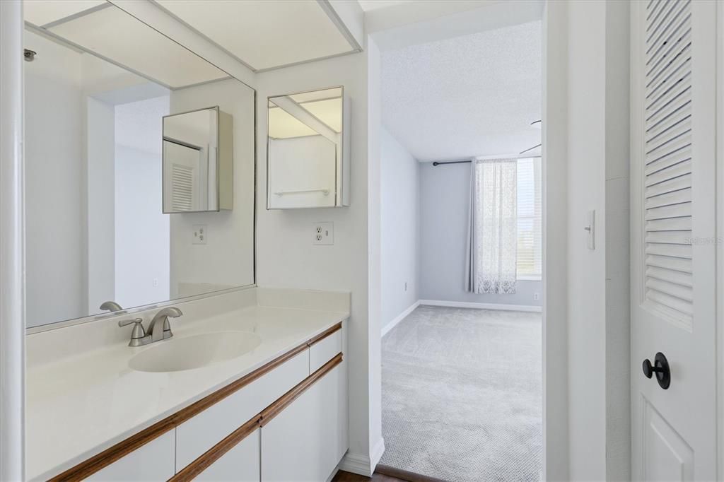 В аренду: $1,900 (2 спален, 2 ванн, 1256 Квадратных фут)