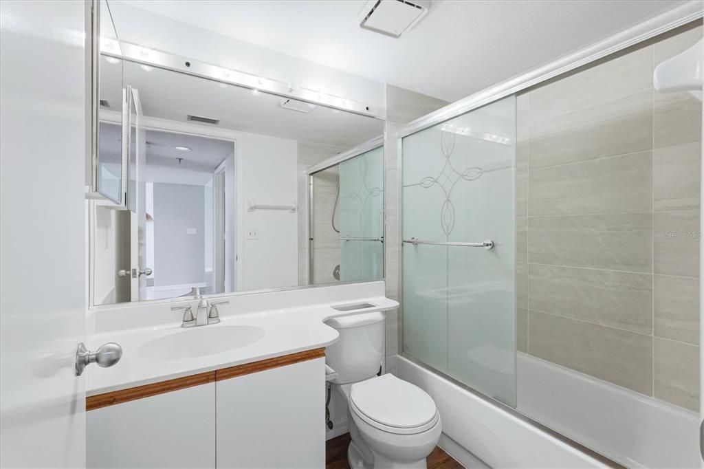В аренду: $1,900 (2 спален, 2 ванн, 1256 Квадратных фут)