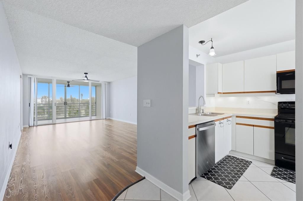 В аренду: $1,900 (2 спален, 2 ванн, 1256 Квадратных фут)