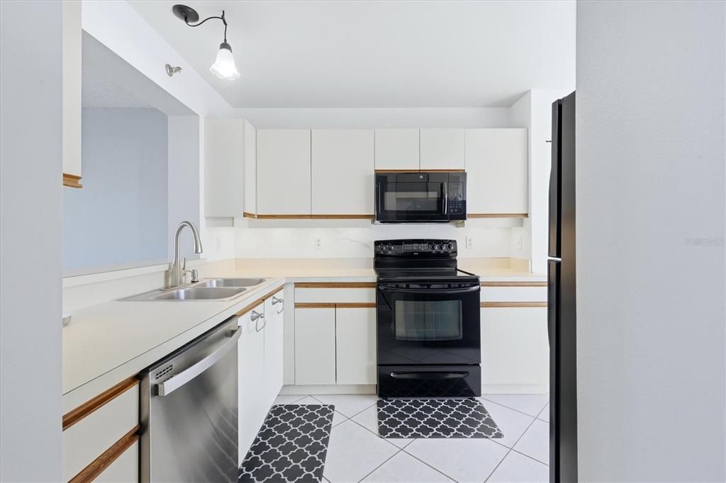 В аренду: $1,900 (2 спален, 2 ванн, 1256 Квадратных фут)