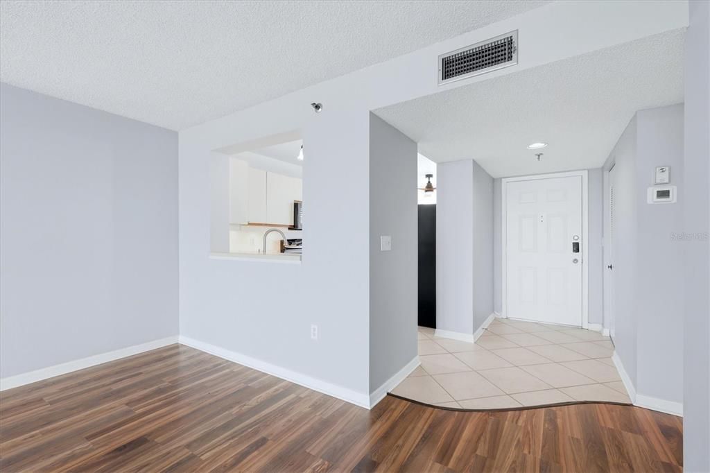 В аренду: $1,900 (2 спален, 2 ванн, 1256 Квадратных фут)