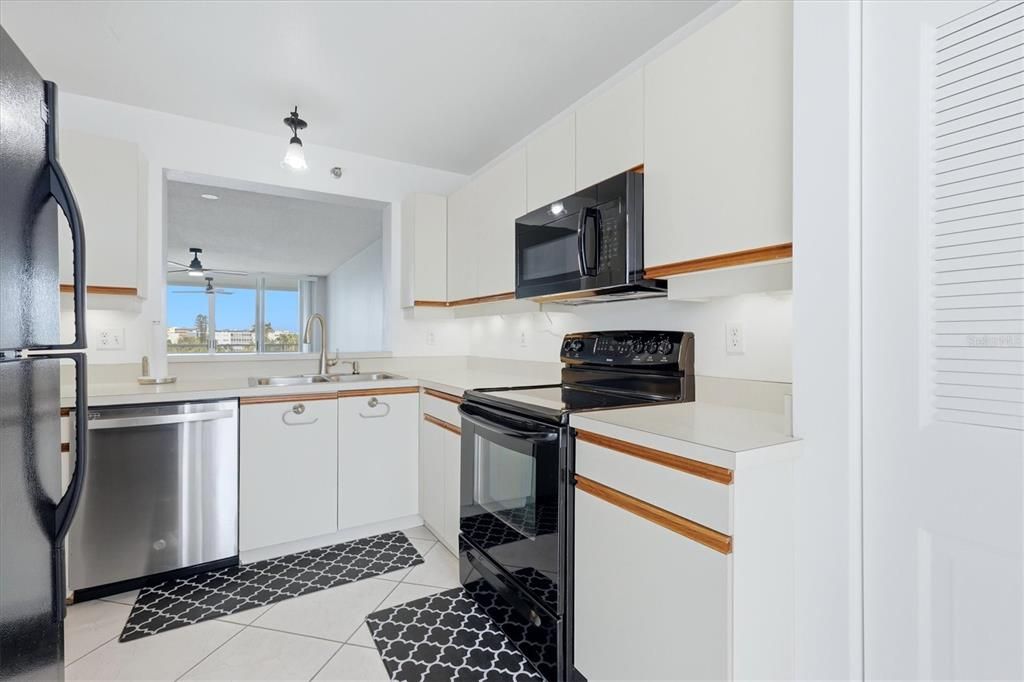 В аренду: $1,900 (2 спален, 2 ванн, 1256 Квадратных фут)