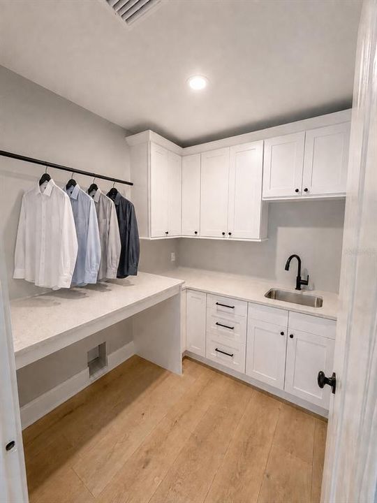 Active With Contract: $1,195,100 (5 beds, 4 baths, 3230 Square Feet)