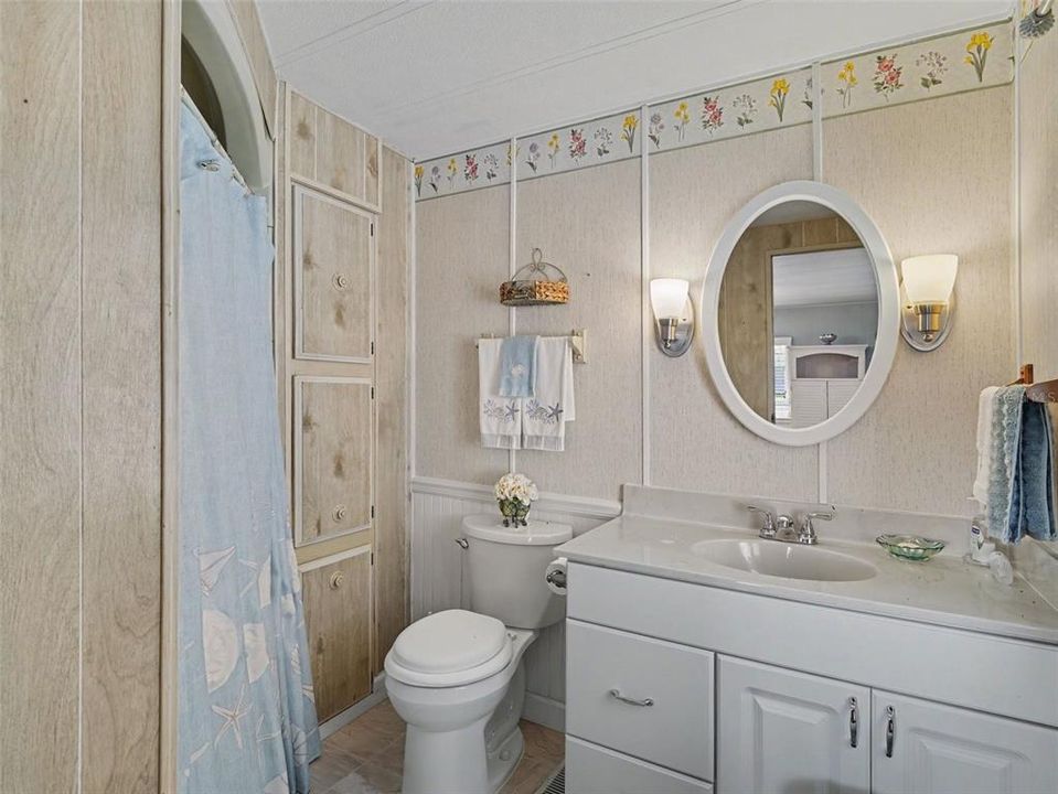 На продажу: $320,000 (2 спален, 2 ванн, 1012 Квадратных фут)