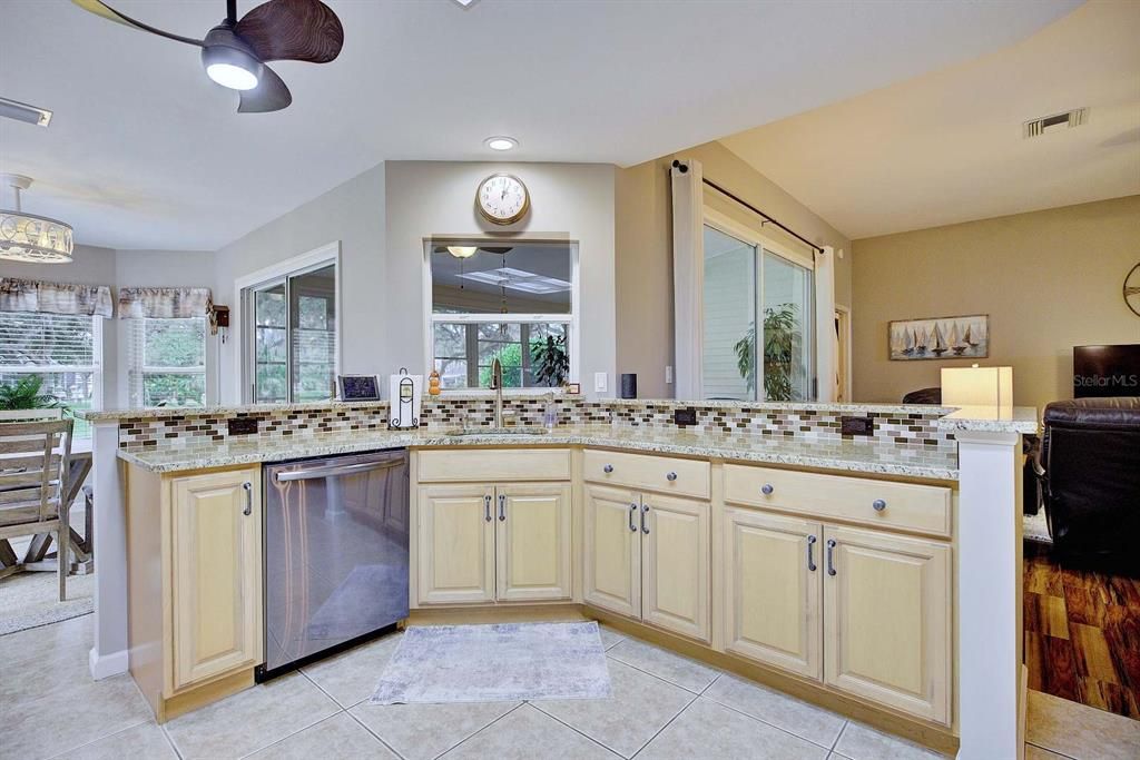 En Venta: $269,900 (3 camas, 2 baños, 1755 Pies cuadrados)