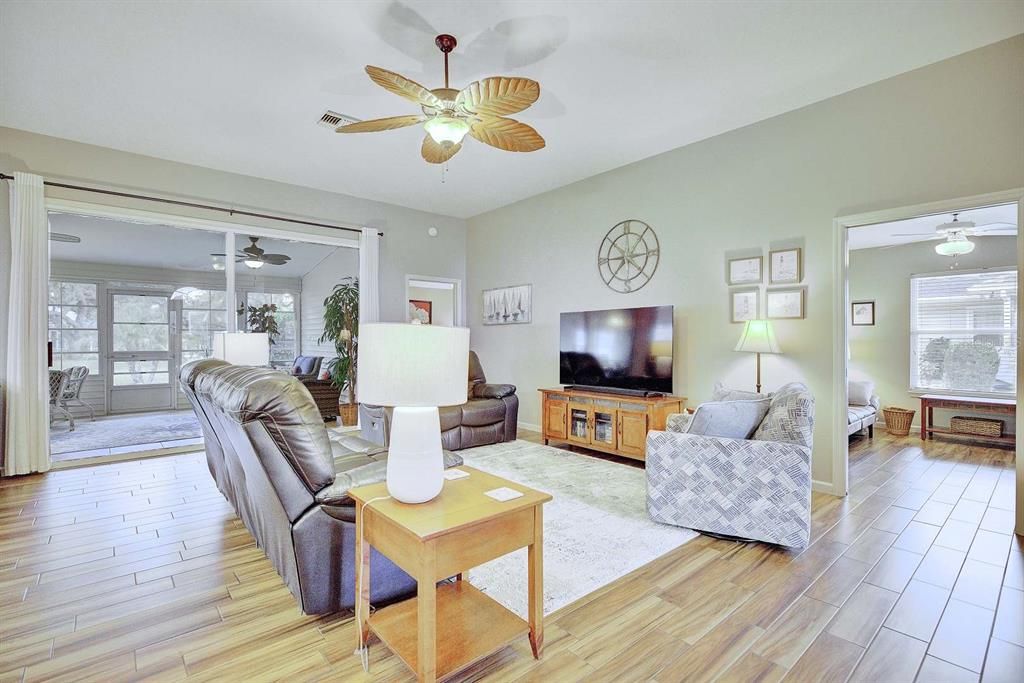 En Venta: $269,900 (3 camas, 2 baños, 1755 Pies cuadrados)