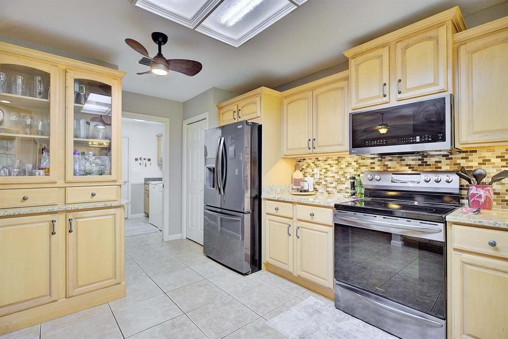 En Venta: $269,900 (3 camas, 2 baños, 1755 Pies cuadrados)