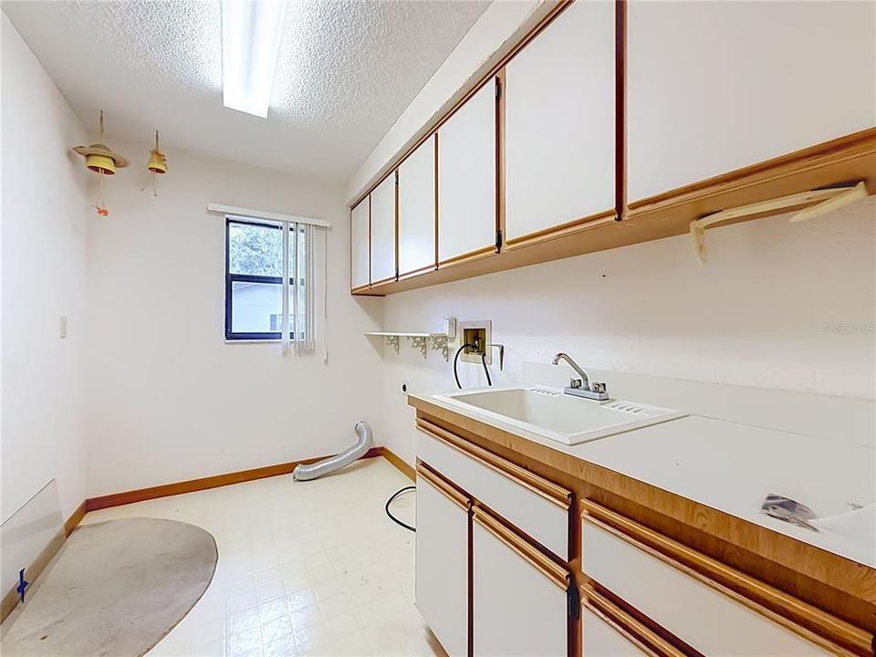 En Venta: $449,900 (3 camas, 2 baños, 2455 Pies cuadrados)