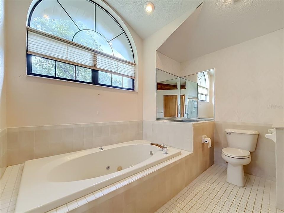 En Venta: $449,900 (3 camas, 2 baños, 2455 Pies cuadrados)