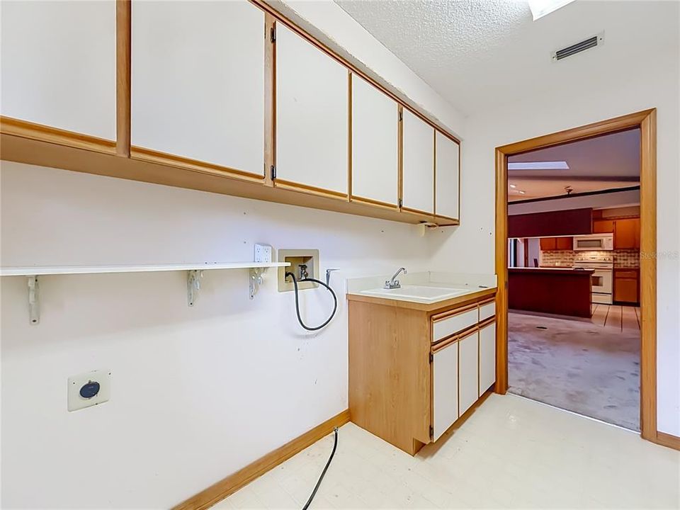 En Venta: $449,900 (3 camas, 2 baños, 2455 Pies cuadrados)