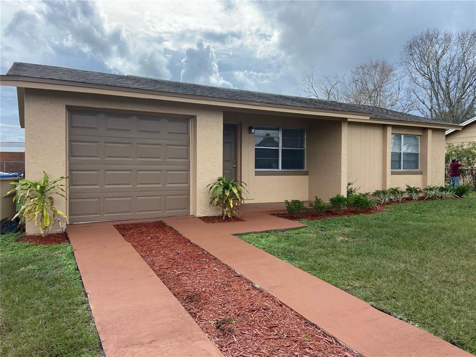 For Rent: $2,000 (2 beds, 1 baths, 900 Square Feet)