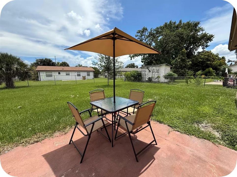 For Rent: $2,000 (2 beds, 1 baths, 900 Square Feet)