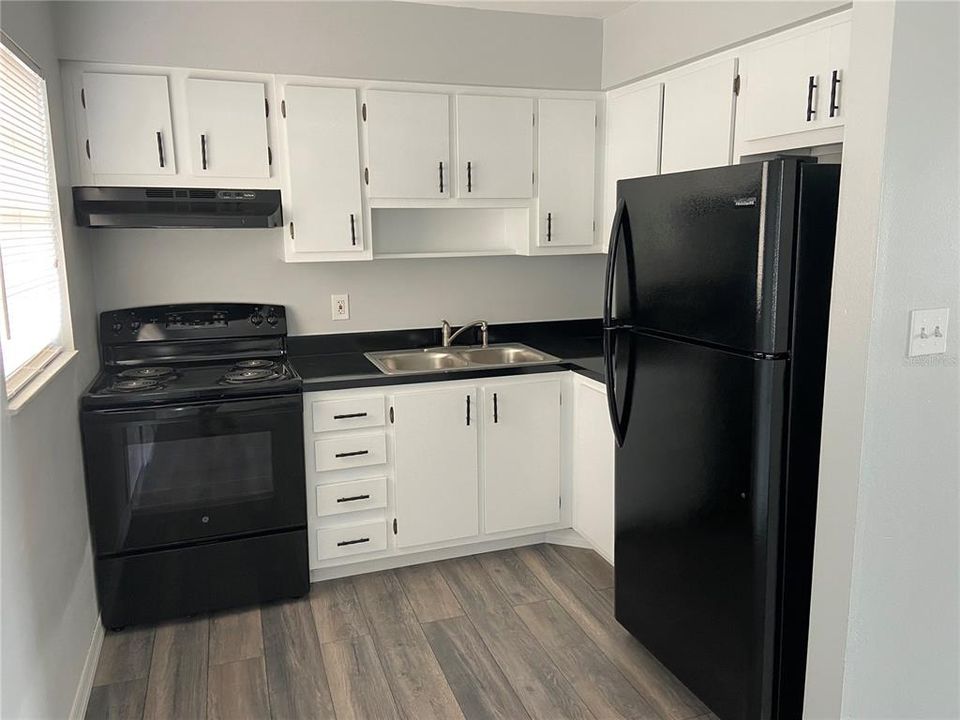For Rent: $2,000 (2 beds, 1 baths, 900 Square Feet)