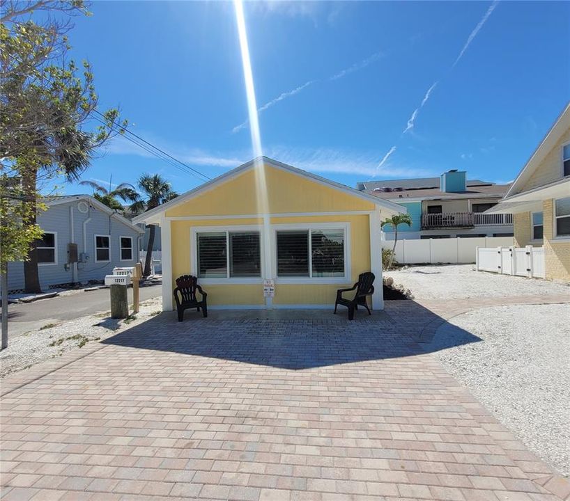 For Rent: $1,750 (0 beds, 1 baths, 400 Square Feet)