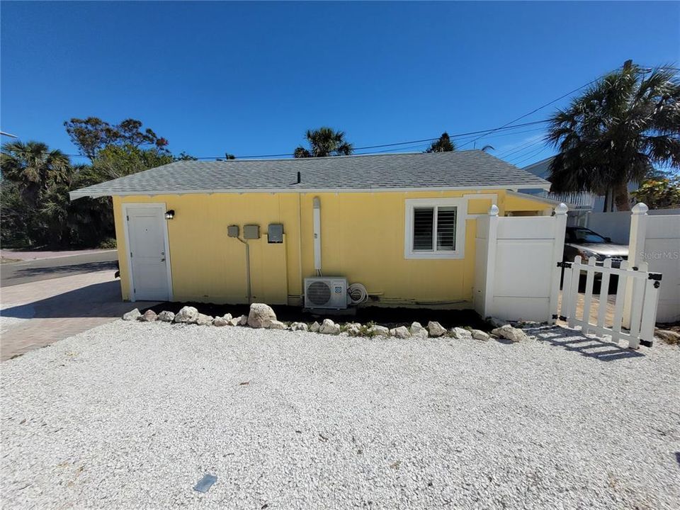 For Rent: $1,750 (0 beds, 1 baths, 400 Square Feet)