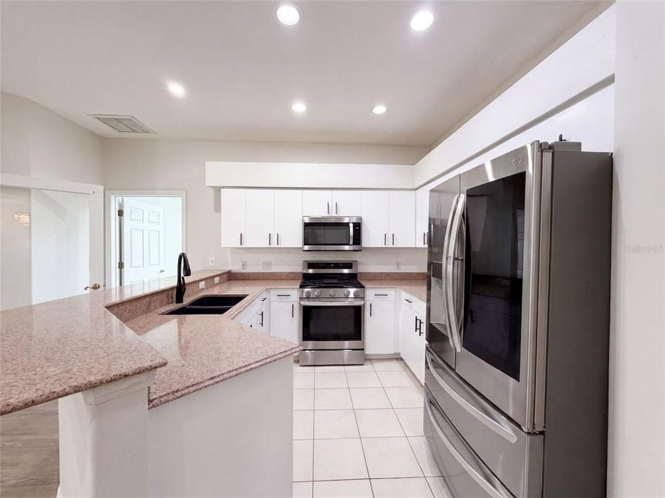 En Venta: $505,000 (4 camas, 2 baños, 2310 Pies cuadrados)