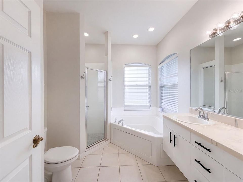 En Venta: $505,000 (4 camas, 2 baños, 2310 Pies cuadrados)