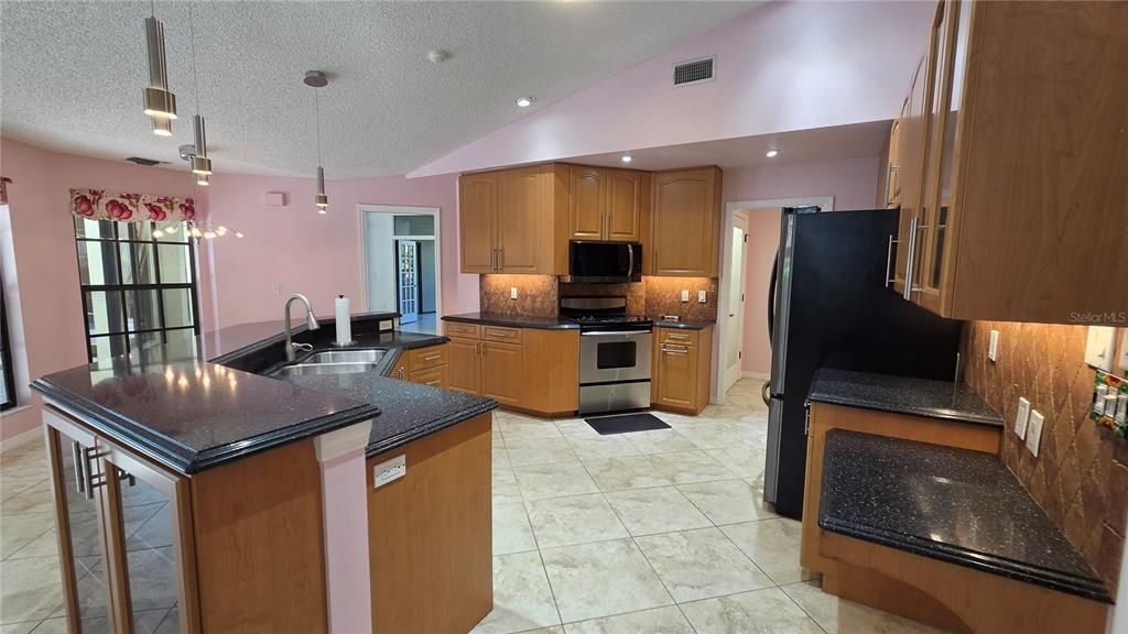 For Sale: $549,000 (4 beds, 3 baths, 2416 Square Feet)