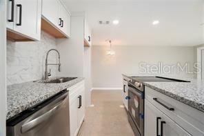 For Sale: $119,900 (2 beds, 2 baths, 801 Square Feet)