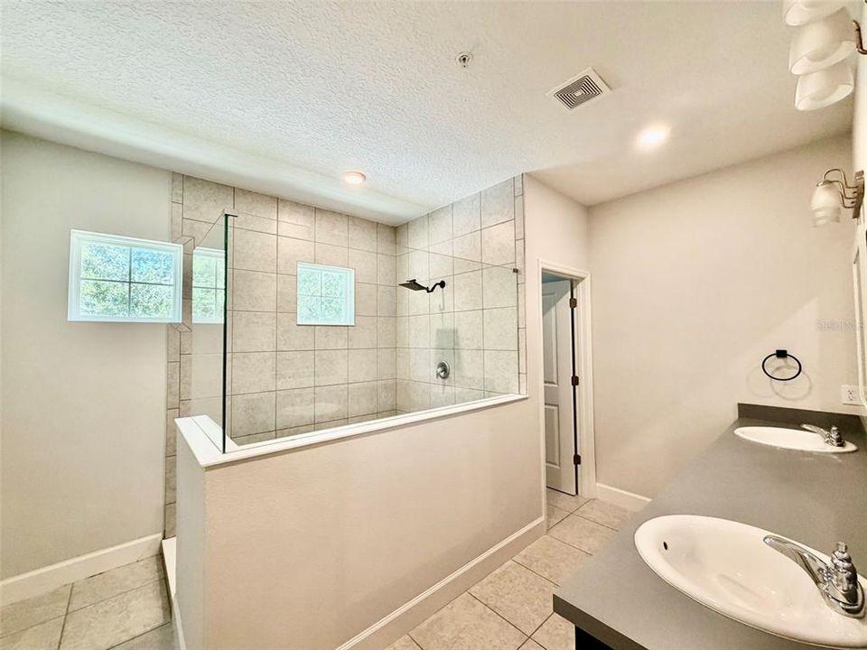 В аренду: $2,599 (3 спален, 2 ванн, 1811 Квадратных фут)